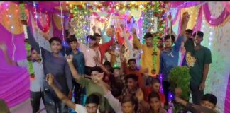 दाहोद,लिमखेडा कुमार छ्त्रालय में आर.जे.पाड़वी सर ने बच्चों के साथ गणेश स्थापन की।