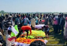 मजदूर परिवार का सात वर्षीय बच्चा और उनके माता-पिता,सभी छह एक ही परिवार के सदस्यों ने मौके पर ही दम तोड़ दिया।