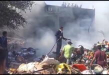दाहोद शहर के छापरी रोड पर प्लास्टिक भंगार के एक गोदाम में आग लग गई।